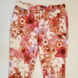 Bandolino Mandie Floral Print Capris